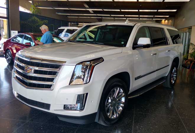 2017 Cadillac Escalade white